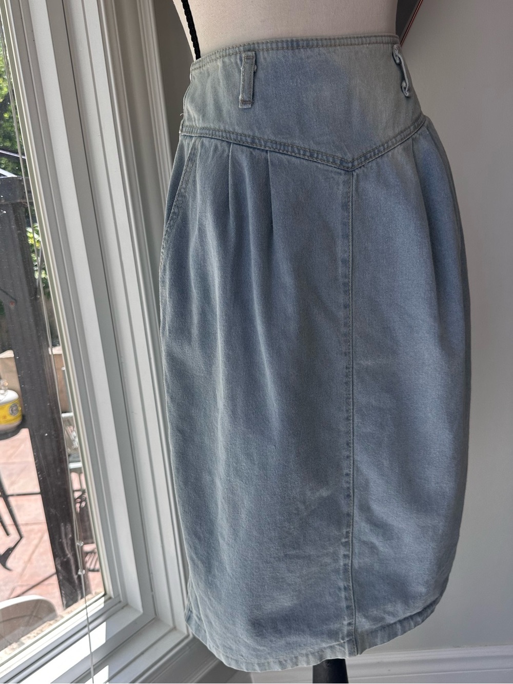 VINTAGE Classic Light Blue Denim Jean Pencil Skirt Button-Up Back Size Small